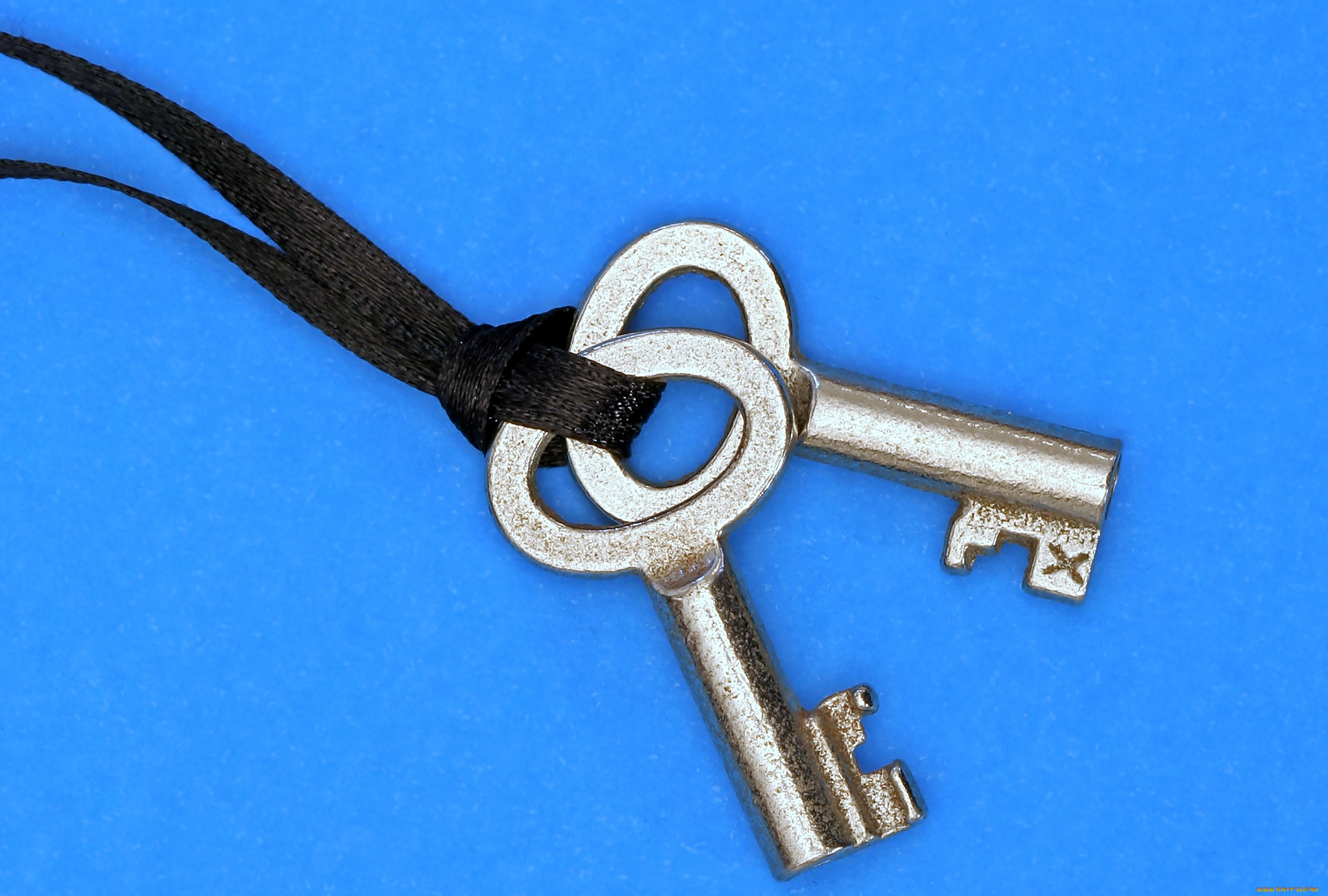 Совсем ключ. Связка ключей. Ключи разные. Необычные ключи. Связка старинных ключей.